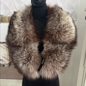 NWT SAGA FOX FUR COLLAR clip on scarf